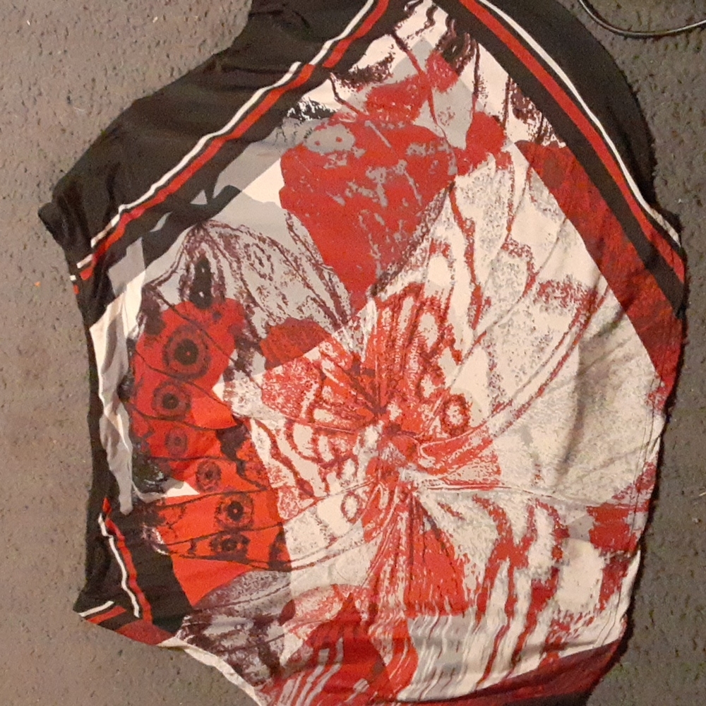 One strap shirt with a butterfly design
